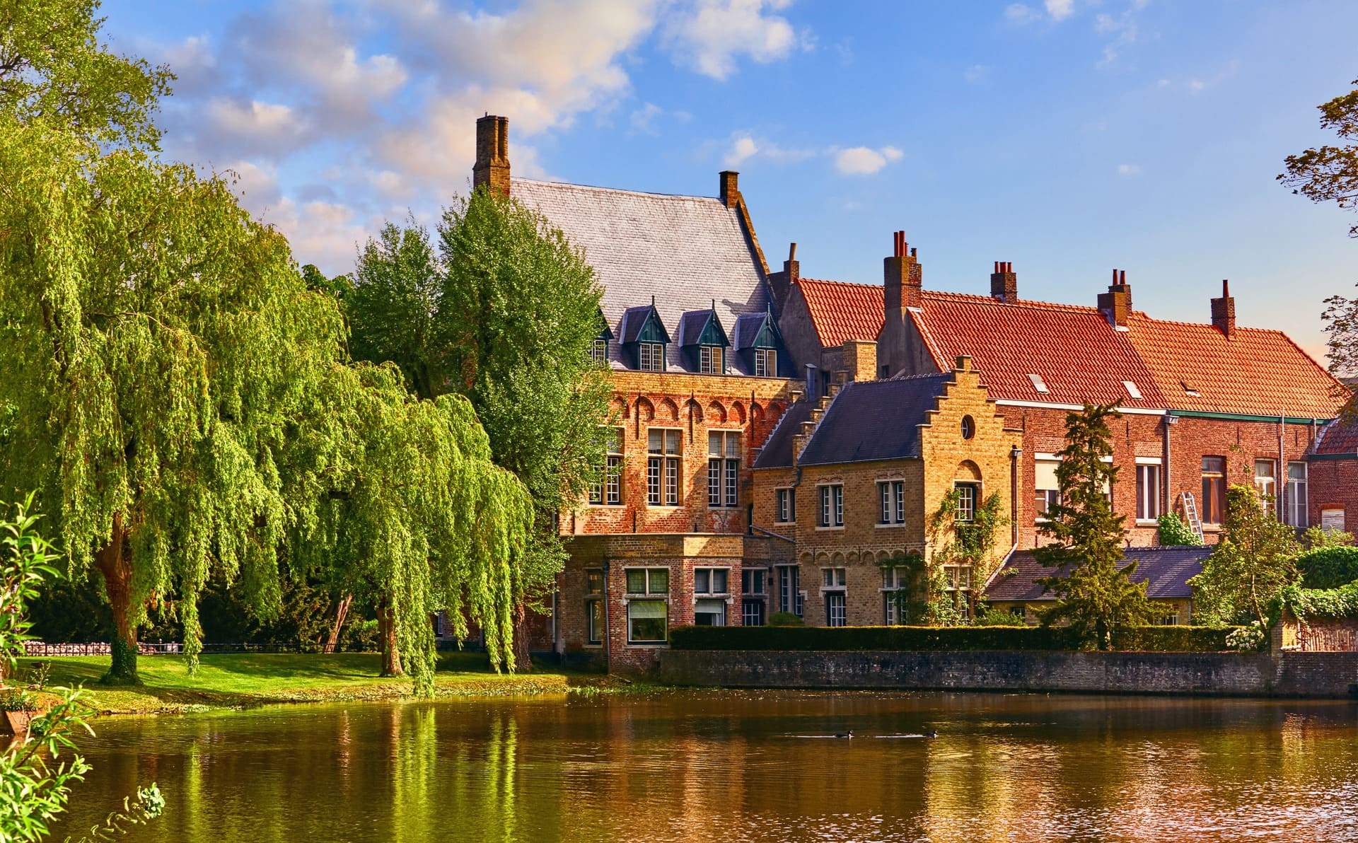 minnewater park in bruges